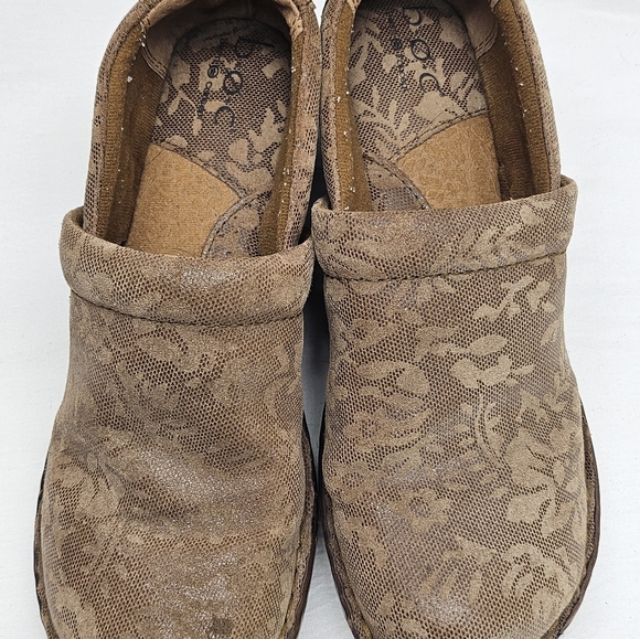 Born BOC Brown Embossed Floral Pattern Suede Clogs Women's Size 9 M/W - Picture 6 of 10